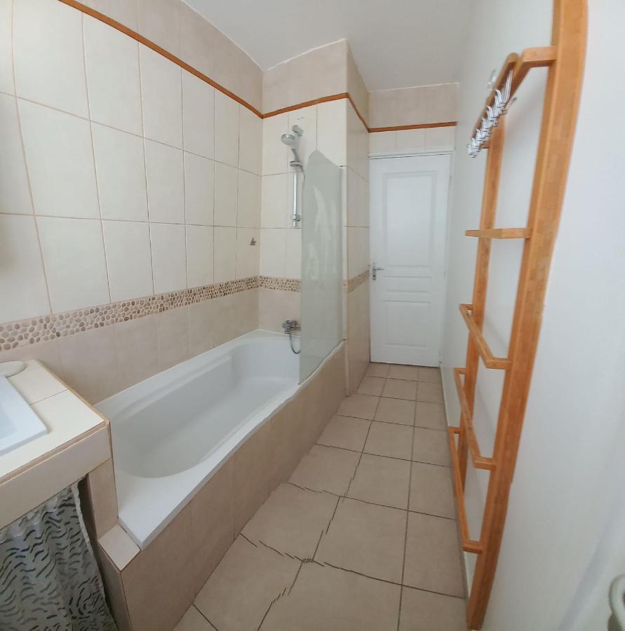 "L'Hippocampe", Climatise, 60 M2 , 2 Chambres, Tres Calme, Plage Des Sablettes Et Commerces A 3 Minutes A Pied, Wifi, Parking Gratuit, Lit King Size La Seyne-sur-Mer Bagian luar foto