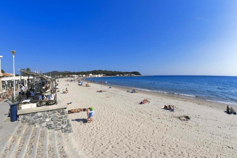 "L'Hippocampe", Climatise, 60 M2 , 2 Chambres, Tres Calme, Plage Des Sablettes Et Commerces A 3 Minutes A Pied, Wifi, Parking Gratuit, Lit King Size La Seyne-sur-Mer Bagian luar foto